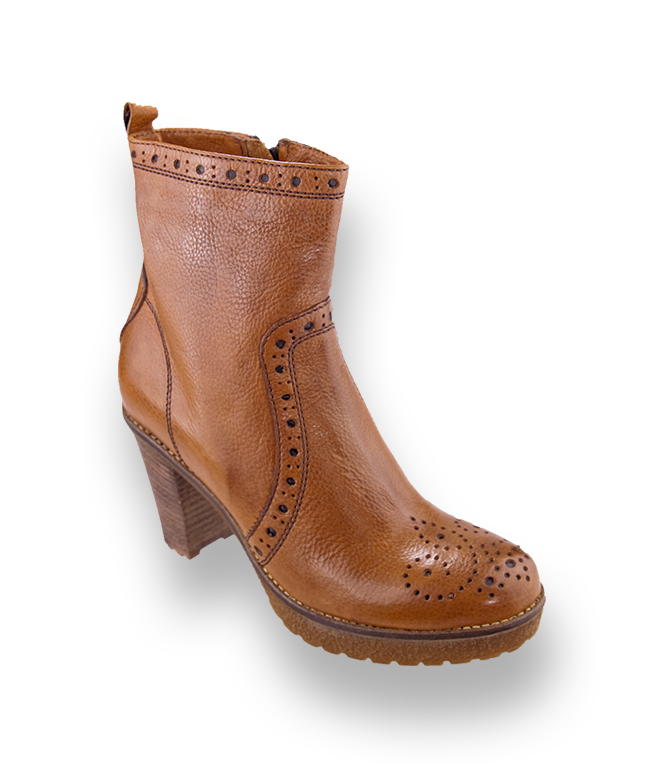 Stiefelette in cognac Glattleder von Maripe, mit Lochlyra und Profilsohle