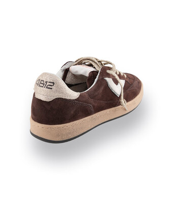 4B12 - Sneaker braun velours mit goldfarbenen Details, Playnew