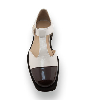 Brunate Ballerina mit Stegspange &ndash; Beige-Brauner Knautschlack