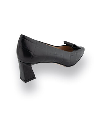 Pumps von Brunate in schwarz mit Krokoprägung