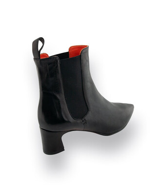 Kroll Chelseaboots in schwarz Nappaleder spitz mit Absatz