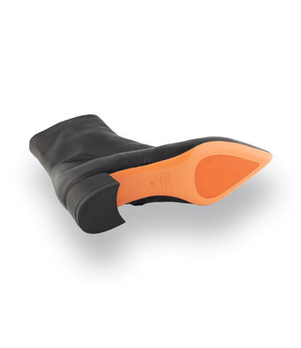 Kroll Stiefelette in schwarz Nappaleder spitz mit Absatz und Kappe