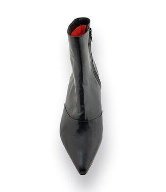 Kroll Stiefelette in schwarz Nappaleder spitz mit Absatz und Kappe