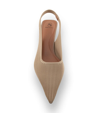 <ol>
<li>
Miss Elastic Sling - Federleichter Stretch-Komfort in Beige