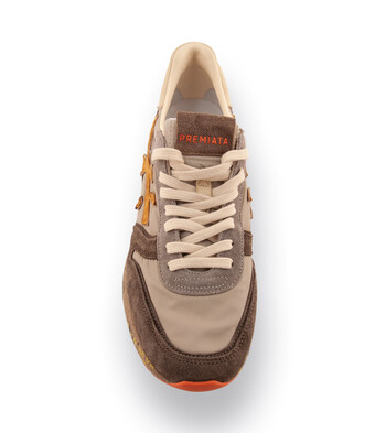 Premiata Herrensneaker Modell Mick taupe mit grau und ockerfarbenen Details