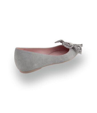 RAS Ballerina in Grau &ndash; Veloursleder mit charmanter Bastblume