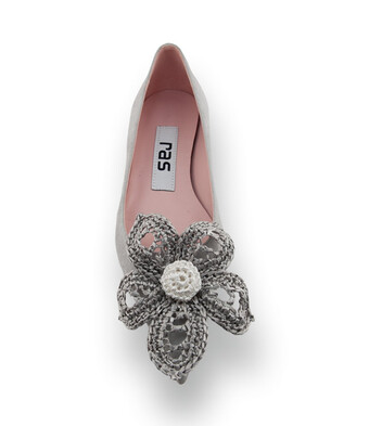 RAS Ballerina in Grau &ndash; Veloursleder mit charmanter Bastblume