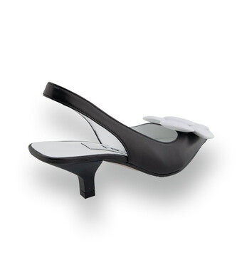 RAS Slingpumps in Schwarz &ndash; Edles Glattleder mit gro&szlig;er wei&szlig;er Blume
