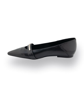 Zinda Ballerina in schwarz mit goldfarbenen Spange