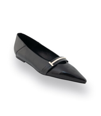 Zinda Ballerina in schwarz mit goldfarbenen Spange
