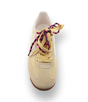 Back70 - Nostalgischer Jogger in zartem Gelb mit Pink