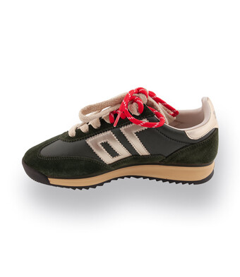 Back70 Jogger Grün mit goldfarbenen und roten Details