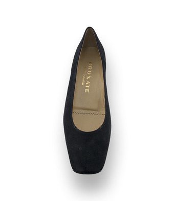 Brunate Pumps