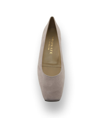 Brunate Pumps