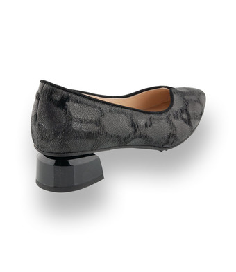 Brunate Pumps