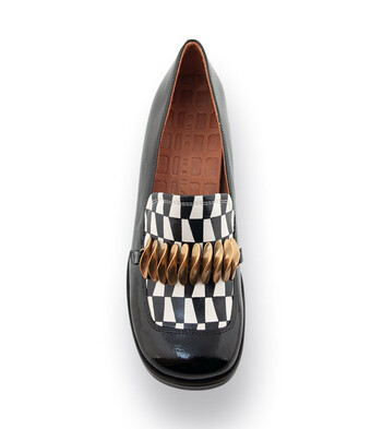 Chie Mihara Hochfrontpumps in schwarz wei&szlig; mit Metallspange