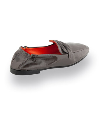 Loafer von Kroll in schlammfarben Lackleder