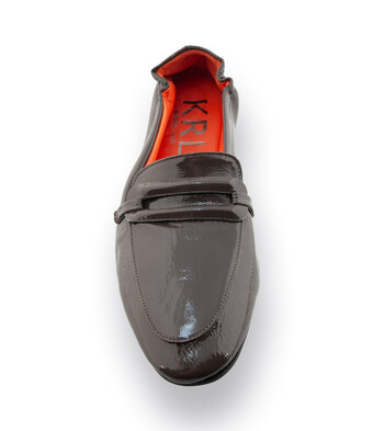 Loafer von Kroll in schlammfarben Lackleder