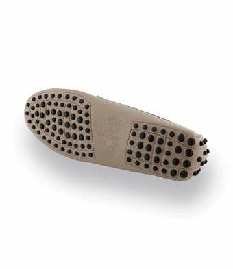 Klassischer Damen-Mokassin in sanftem Beige mit Struktur
