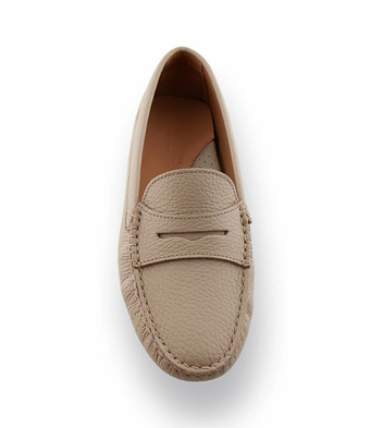 Klassischer Damen-Mokassin in sanftem Beige mit Struktur
