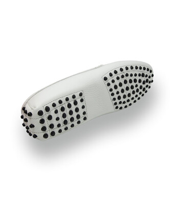 Klassischer Damen-Mokassin in Wei&szlig; mit funktionalen Fersennoppen