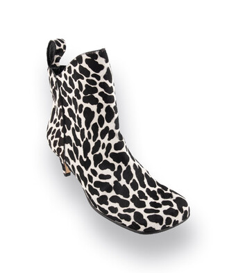 Mia Jahn Stiefelette in schwarz mit weiß auf Ponyfell
