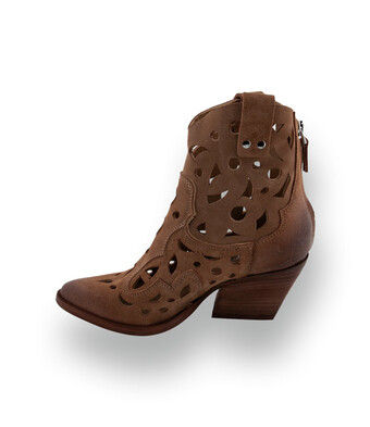 Mimmu Western-Boots in Braun &ndash; Veloursleder mit Cutouts &amp; geschr&auml;gtem Absatz