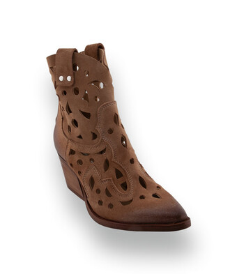 Mimmu Western-Boots in Braun &ndash; Veloursleder mit Cutouts &amp; geschr&auml;gtem Absatz
