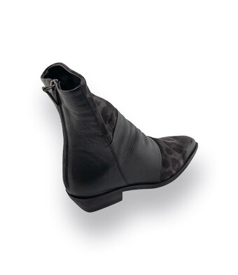 Mimmu Boots in Grau schwarz Leoprint 