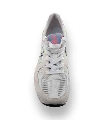 Premiata Mased - Federleichter Running-Sneaker in Wei&szlig; mit Pastell-Akzenten