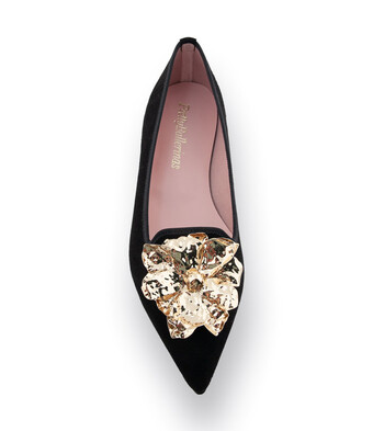Pretty Ballerinas Ballerina in schwarz velours mit goldfarbener gro&szlig;er Schmuckbrosche