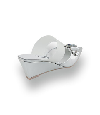 RAS Pantolette in Silber mit Schmuckkugeln&nbsp;&ndash; Extravaganter Keilabsatz&nbsp;