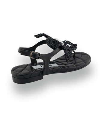 RAS Sandalette in Schwarz &ndash; Mit charmanter Bastblume &amp; Leder-Details