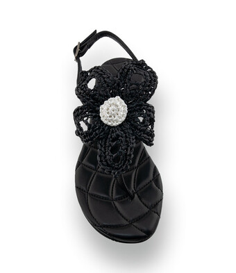 RAS Sandalette in Schwarz &ndash; Mit charmanter Bastblume &amp; Leder-Details