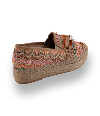 Viguera - Edle Bast-Slip-Ons mit bunten Streifen und Horn-Kette in Beige-Braun