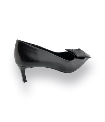 Zinda Pumps in schwarz Glattleder mit schöner Brosche