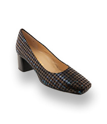 Brunate Pumps